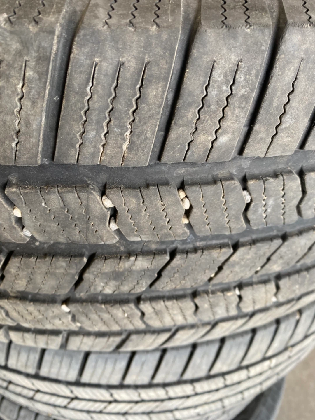 Michelin Denfender LTX 275/60/20 set of 4 tires - photo 2