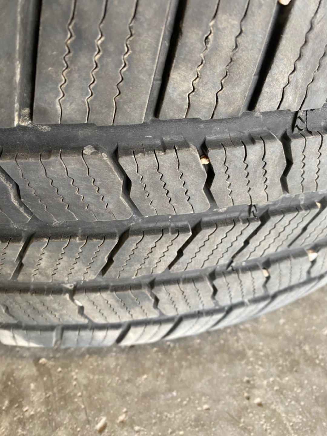 Michelin Denfender LTX 275/60/20 set of 4 tires - photo 5