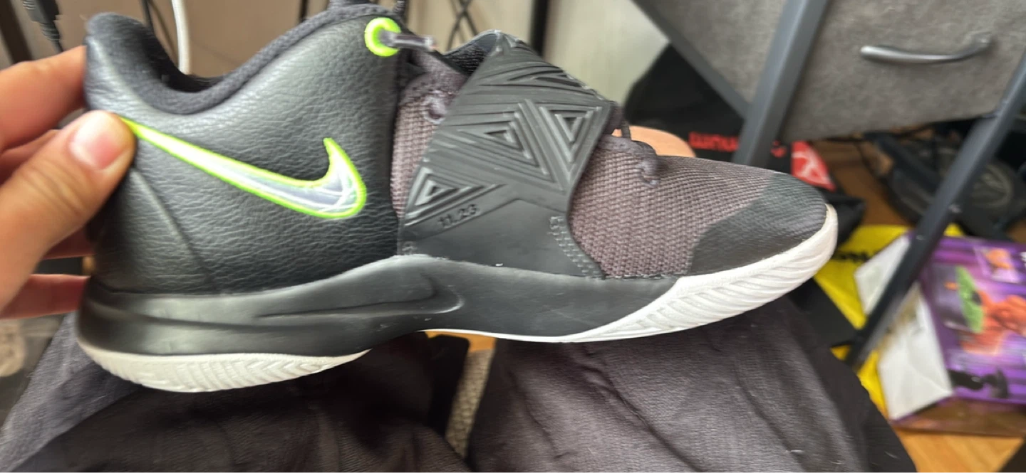 Nike Kyrie 3 GS Basketball Shoes - photo 2