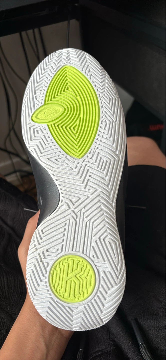 Nike Kyrie 3 GS Basketball Shoes - photo 4