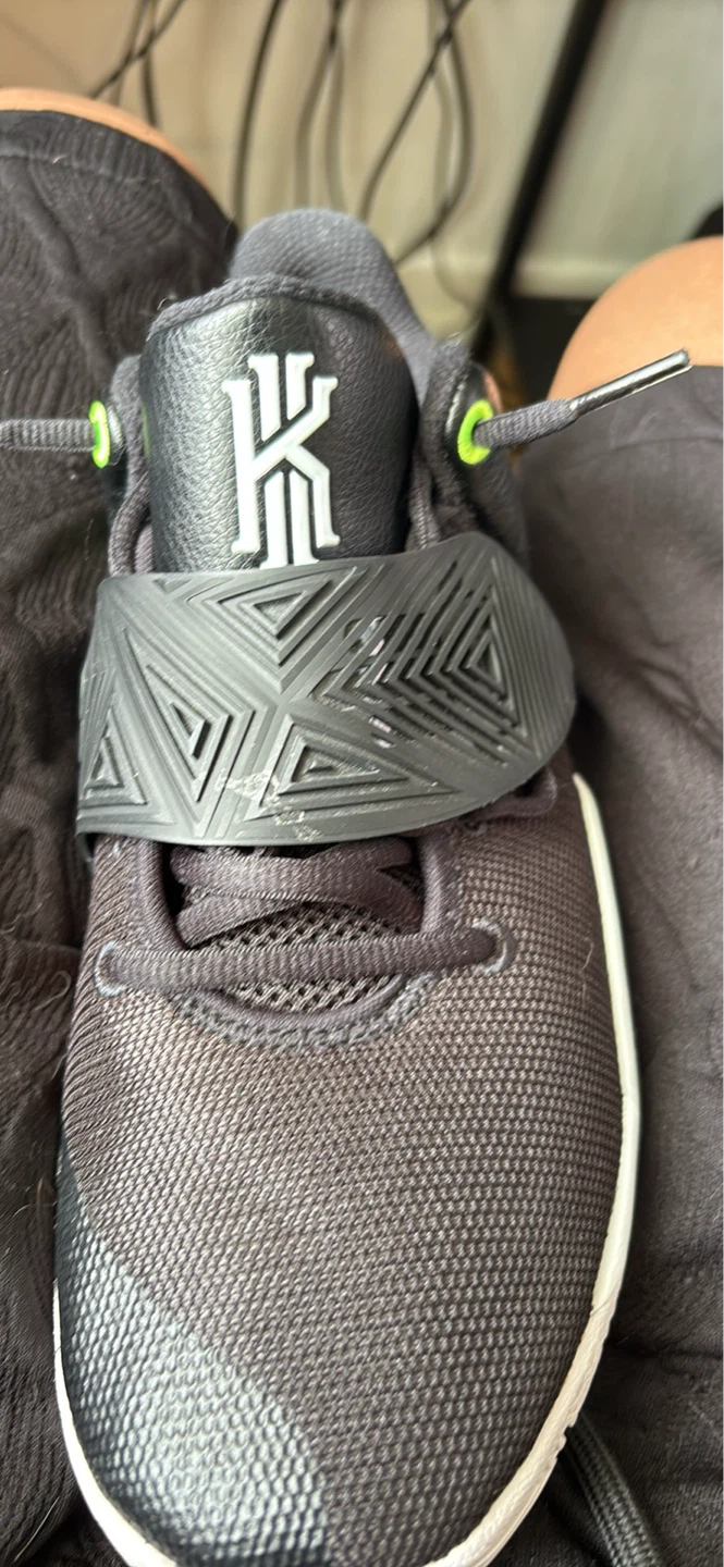 Nike Kyrie 3 GS Basketball Shoes
