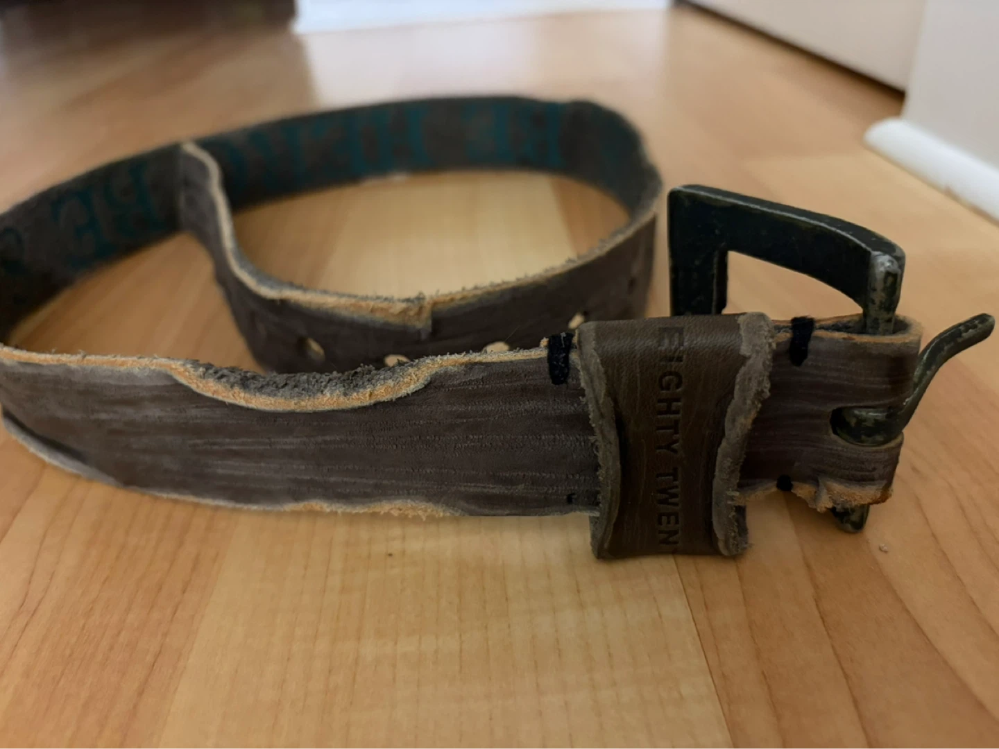 “Distressed” Leather Belt - photo 2