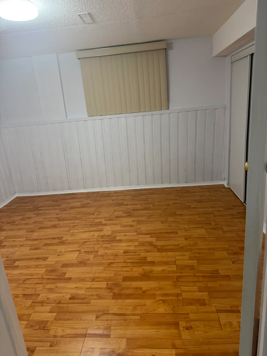 Empty Room with Wood Laminate Flooring - photo 5