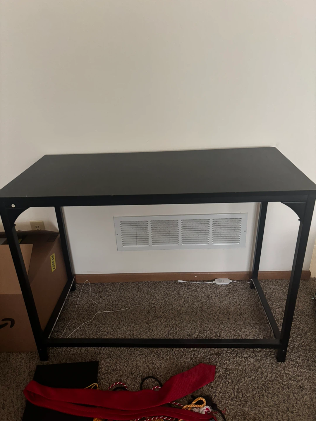 Desk - photo 2