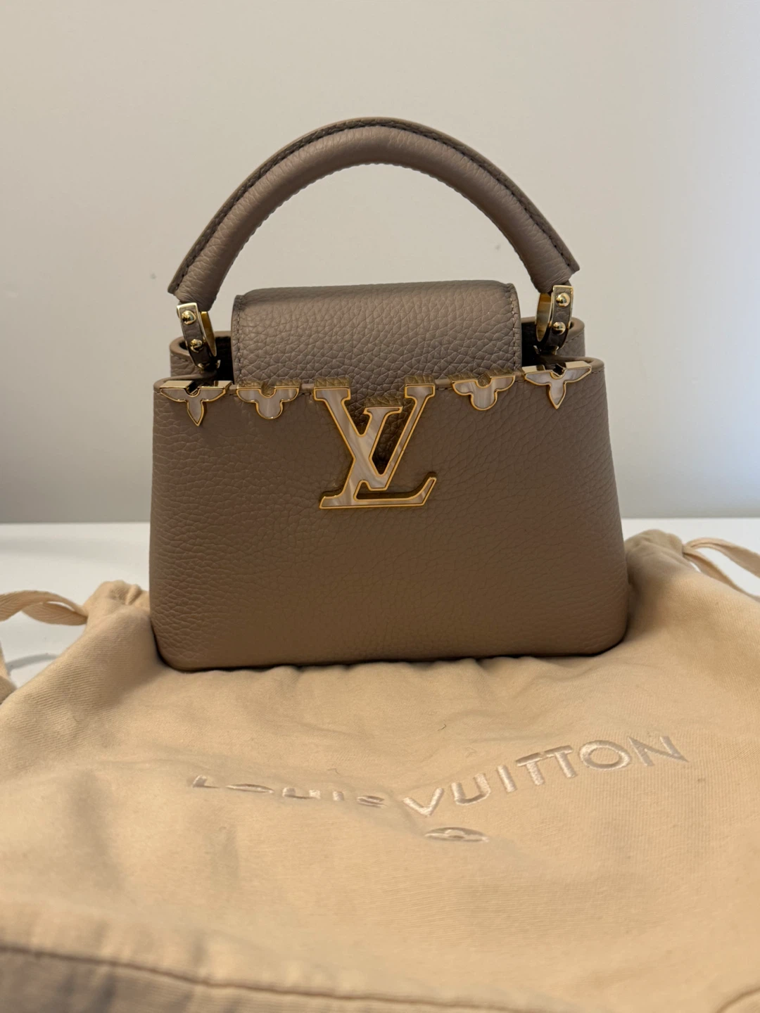 Louis Vuitton Capucines Mini Taurillon Leather Handbag Taupe - photo 2