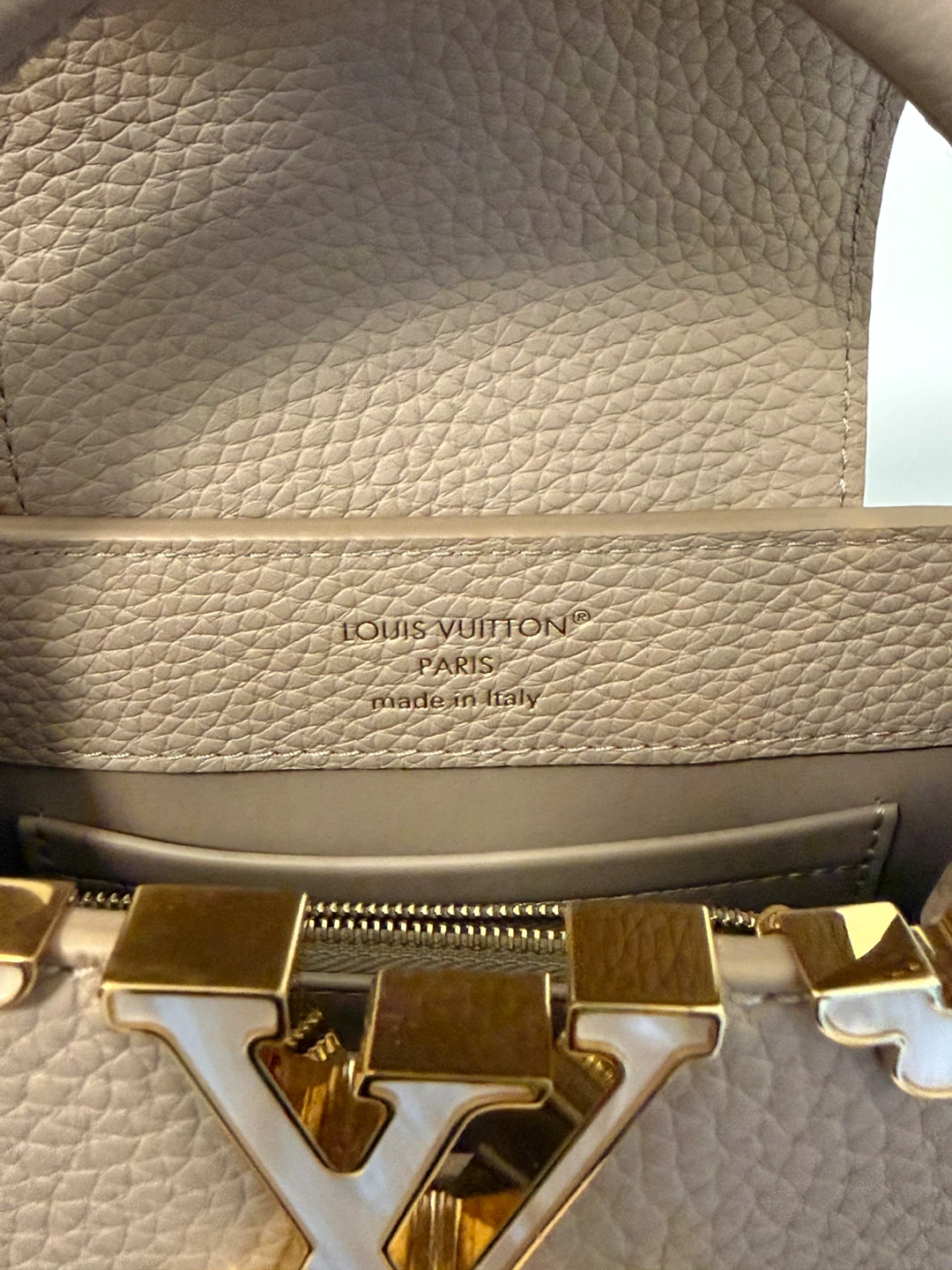 Louis Vuitton Capucines Mini Taurillon Leather Handbag Taupe - photo 3
