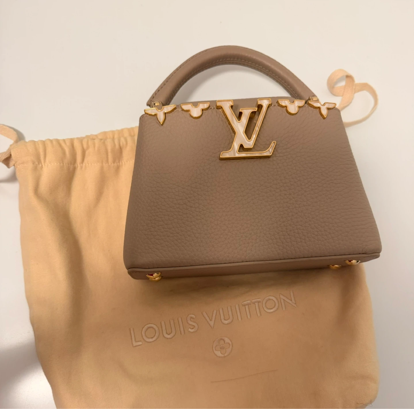 Louis Vuitton Capucines Mini Taurillon Leather Handbag Taupe - photo 5