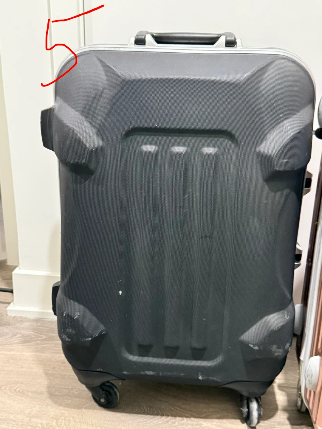 Black Hardside Spinner Luggage - photo 2