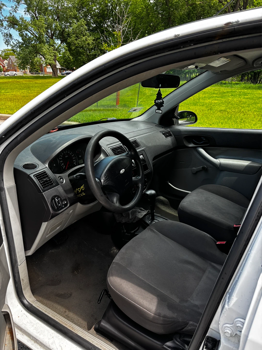 White Ford Focus Sedan - photo 5