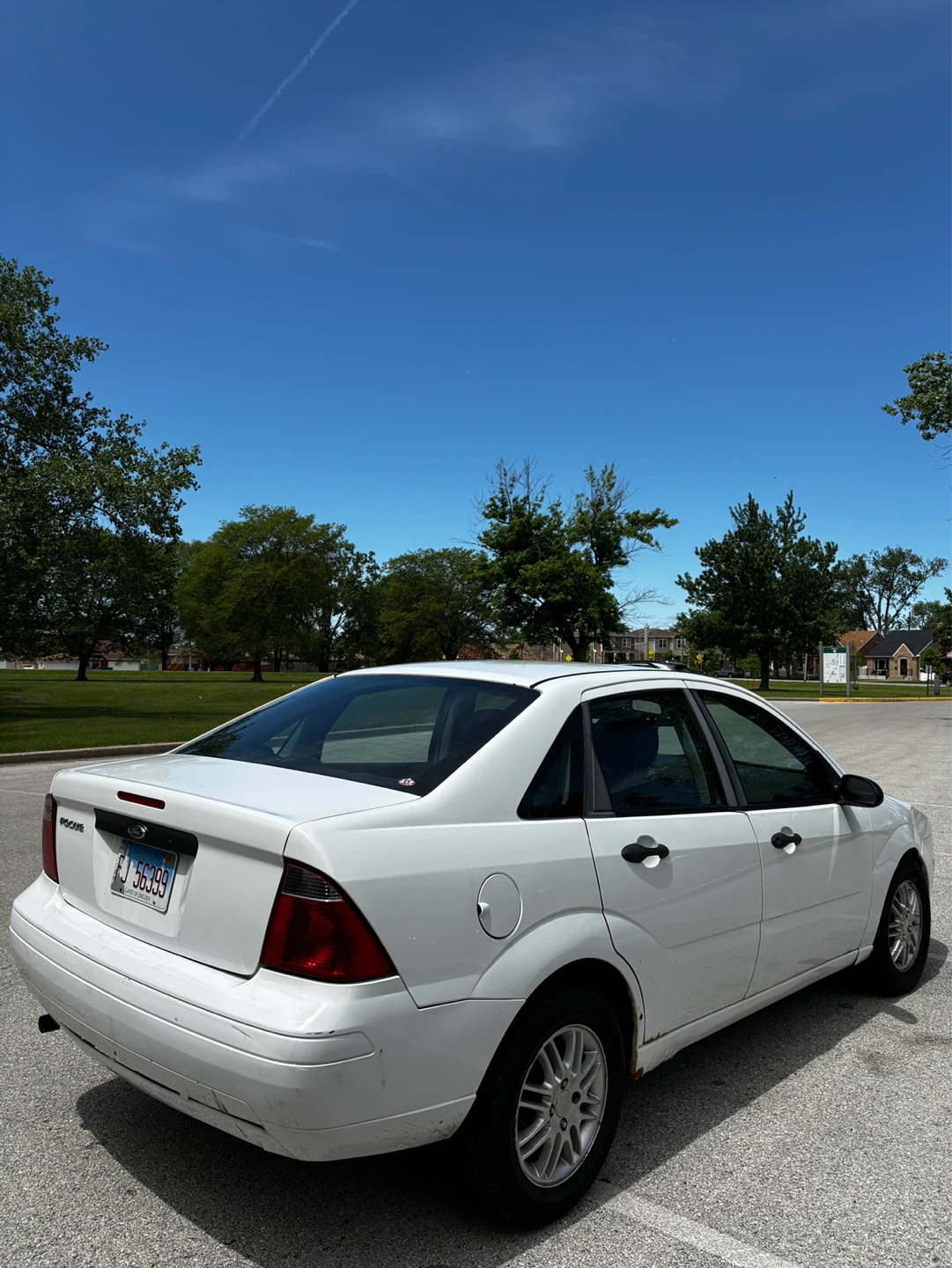 White Ford Focus Sedan - photo 4