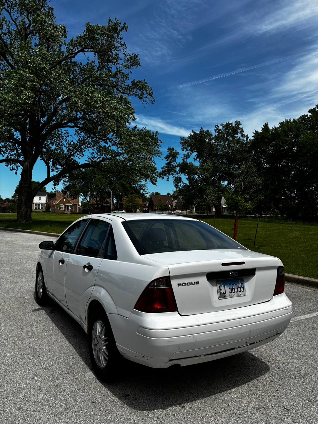 White Ford Focus Sedan - photo 3
