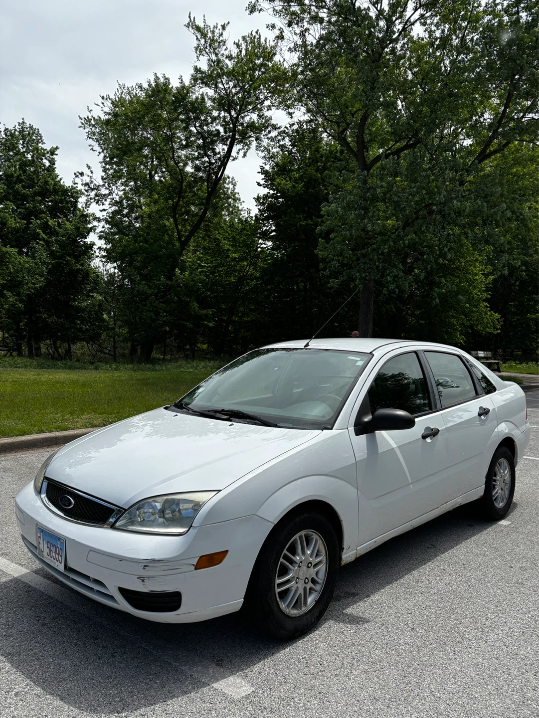 White Ford Focus Sedan - photo 2