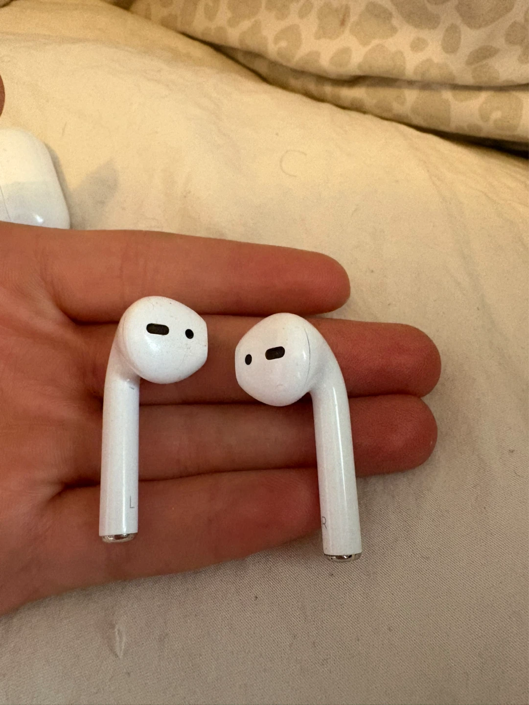 Apple AirPods (2nd Generation) - photo 2