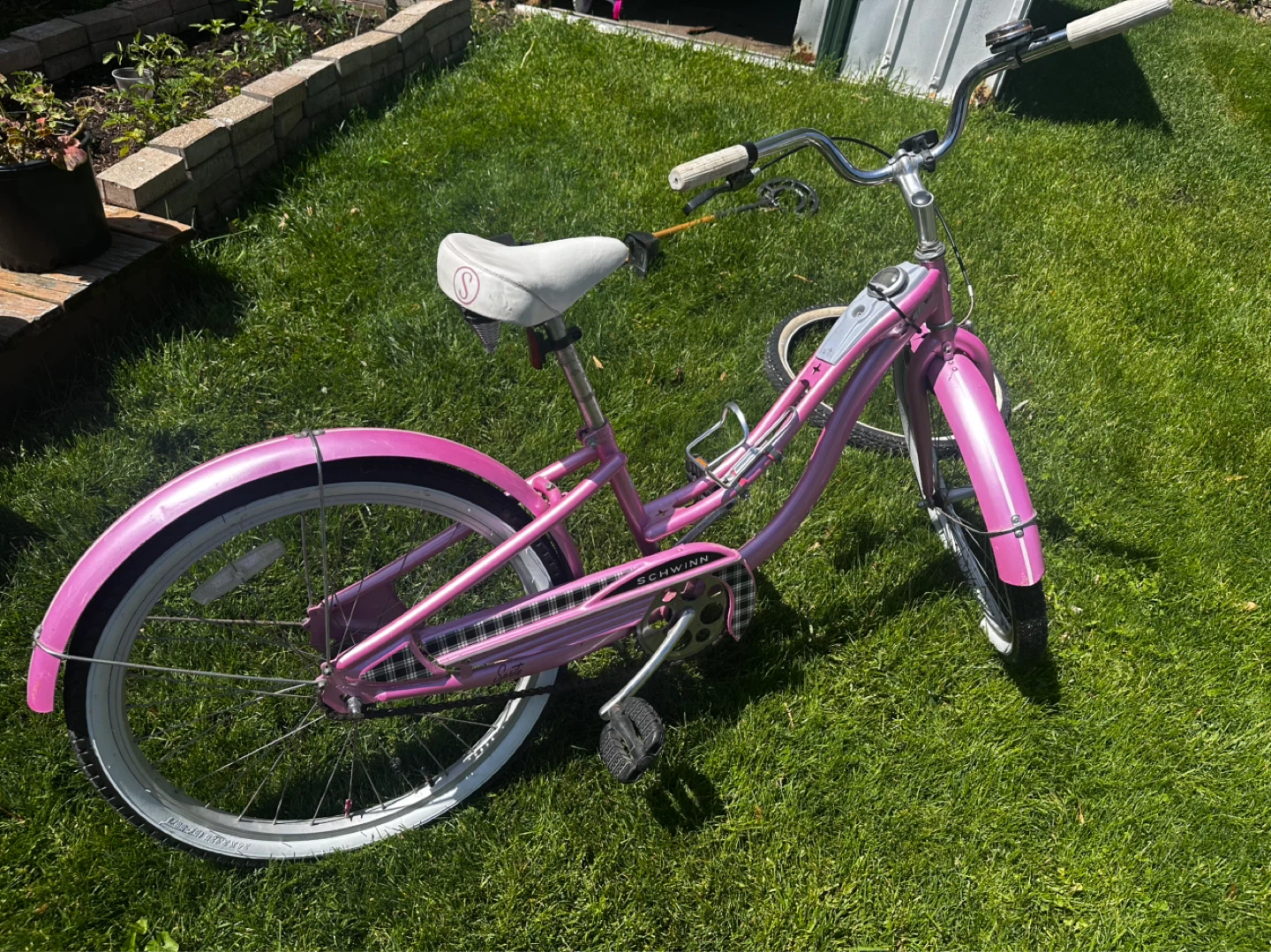 Schwinn Pink Cruiser Bicycle - photo 2