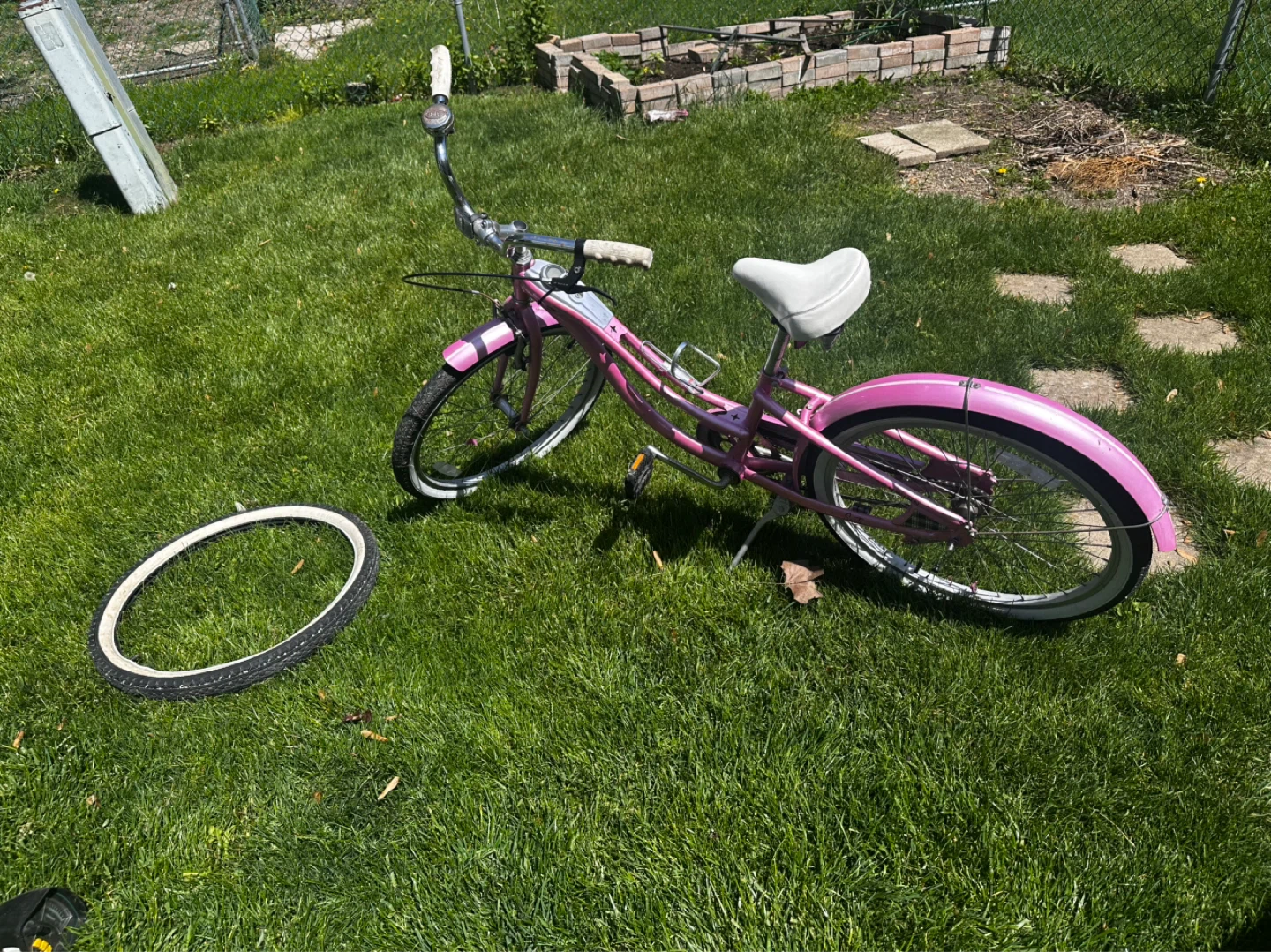 Schwinn Pink Cruiser Bicycle - photo 3