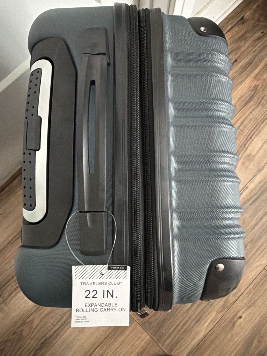 Travelers Club 22" Expandable Rolling Carry-On Suitcase - photo 2