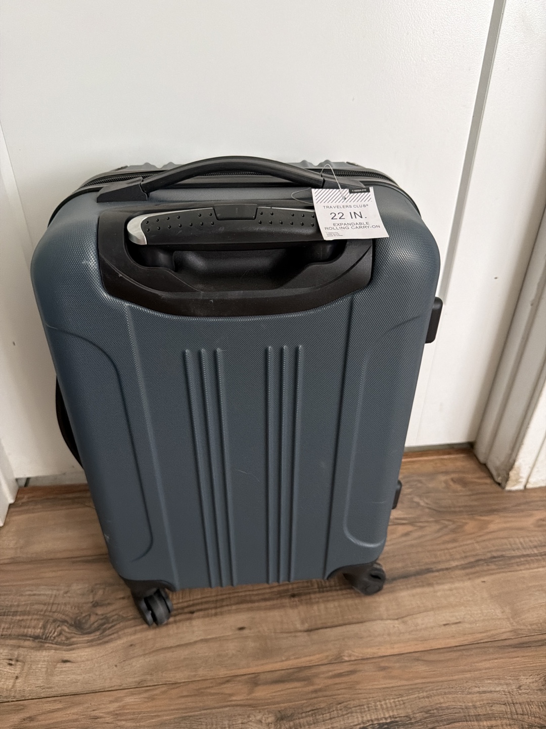 Travelers Club 22" Expandable Rolling Carry-On Suitcase - photo 3
