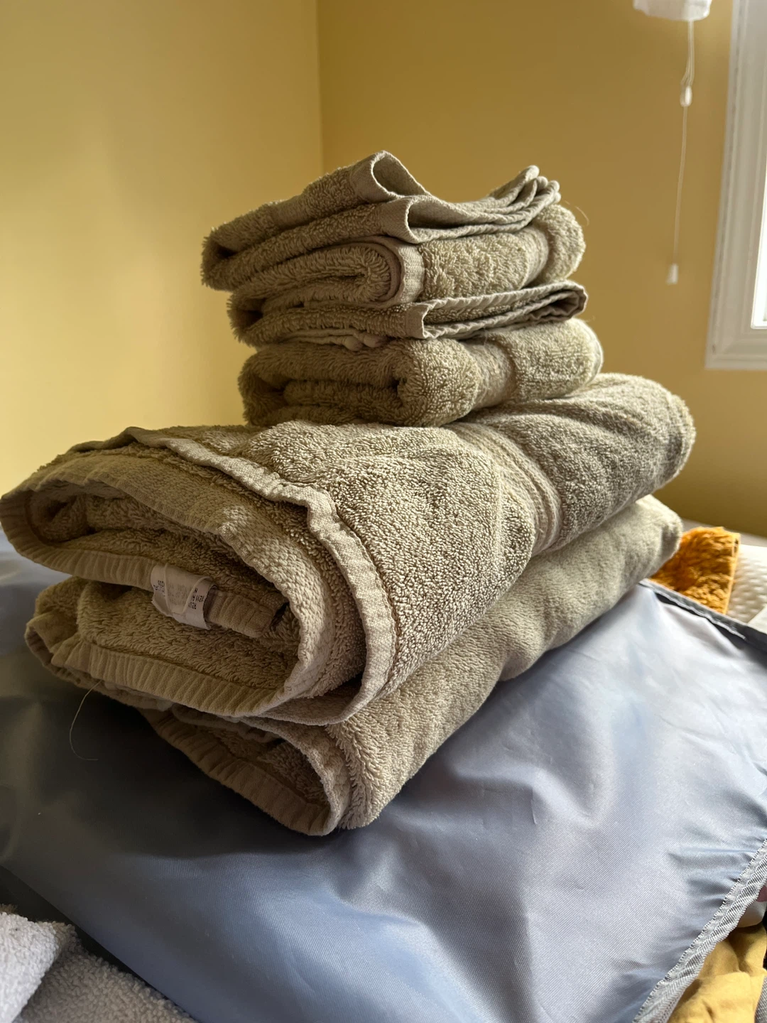 Laura Ashley Towels (Set of 6) - Beige