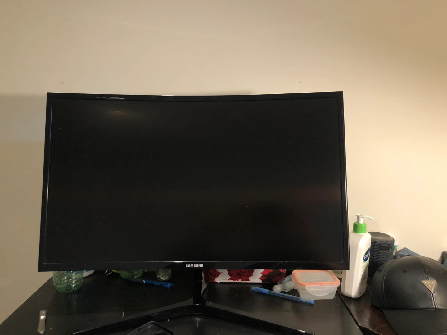 Samsung Essential 27" Curved Monitor CF396