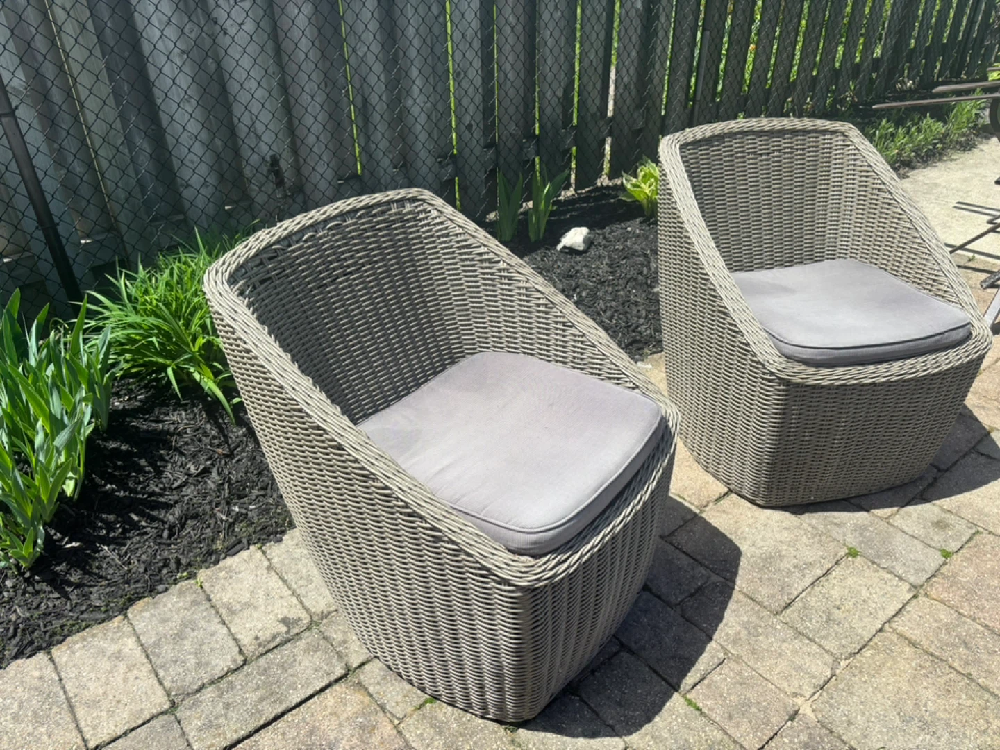 wicker resin outdoor chairs - photo 2