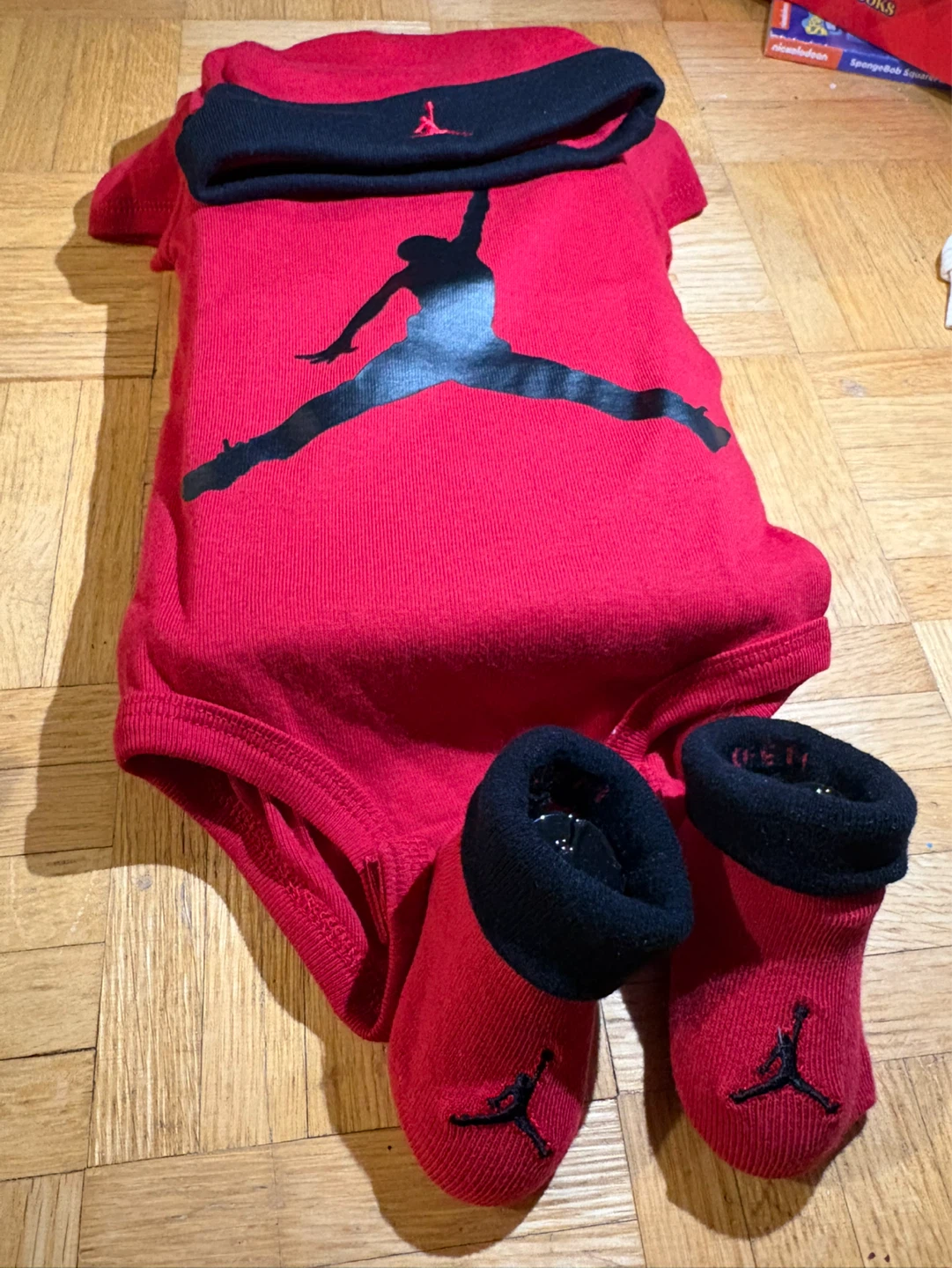 Jordan 3-Piece Newborn Set - Bodysuit, Hat & Booties - photo 2