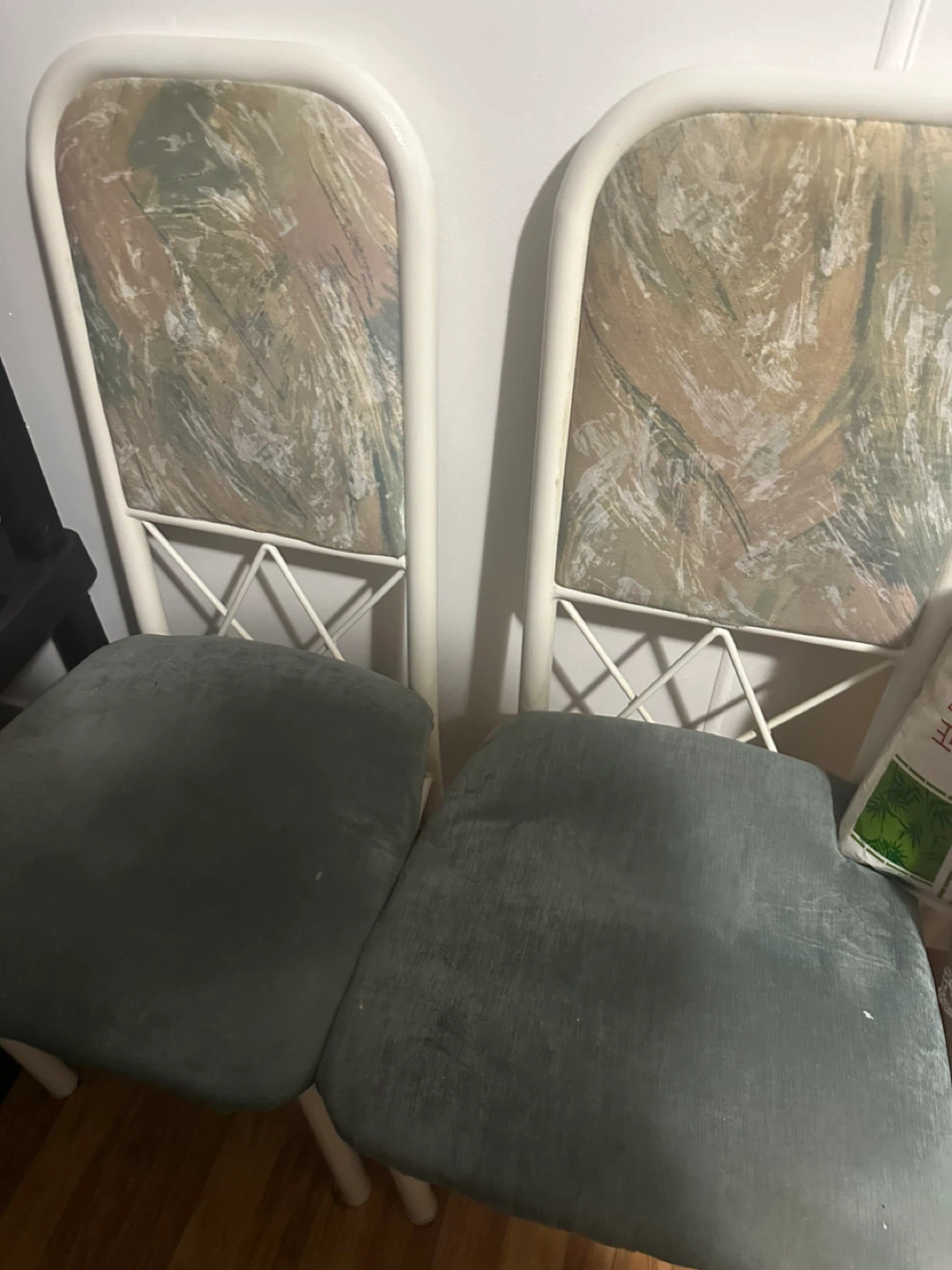 FREE!!! Dining table and chairs - photo 3