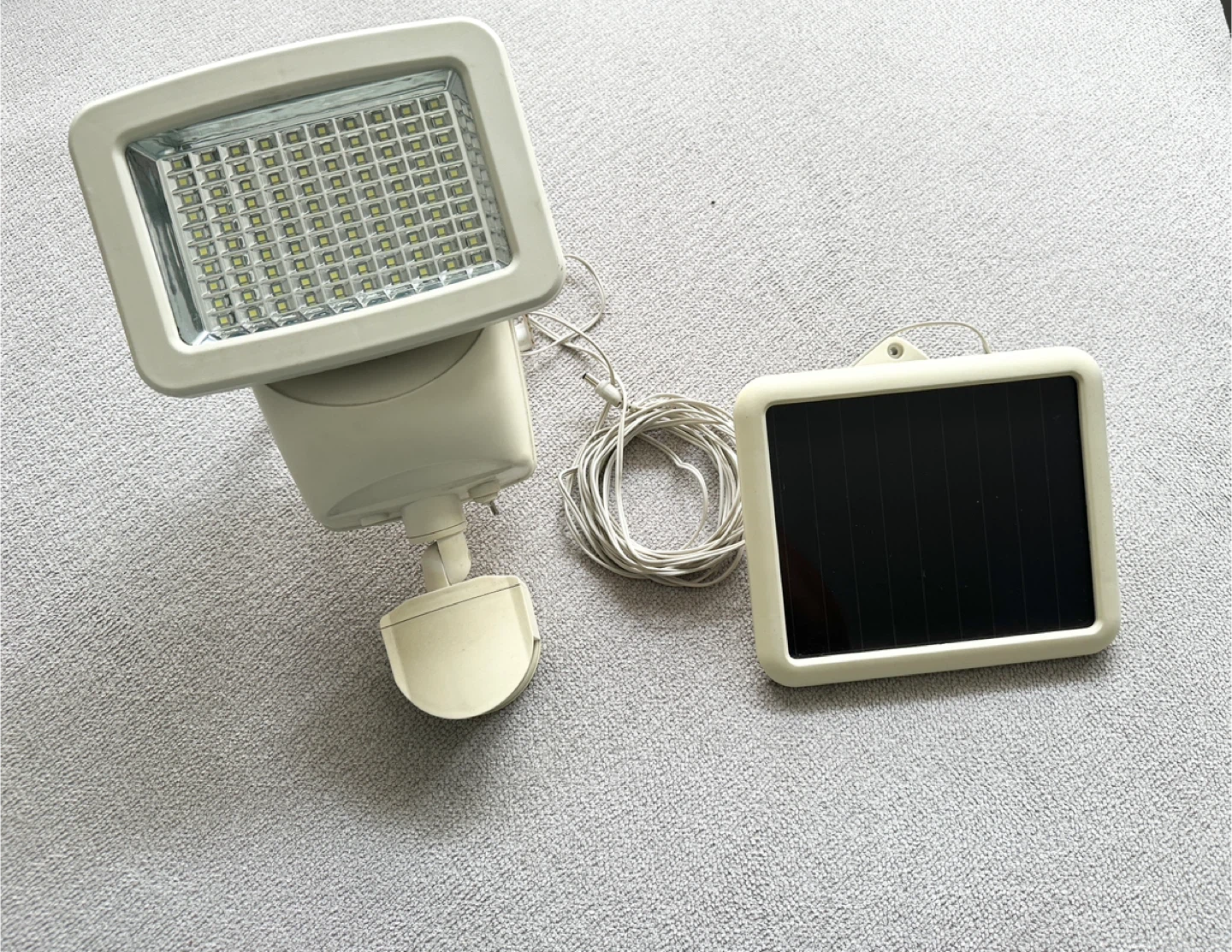 Solar Motion Sensor LED Flood Light with Separate Solar Panel
