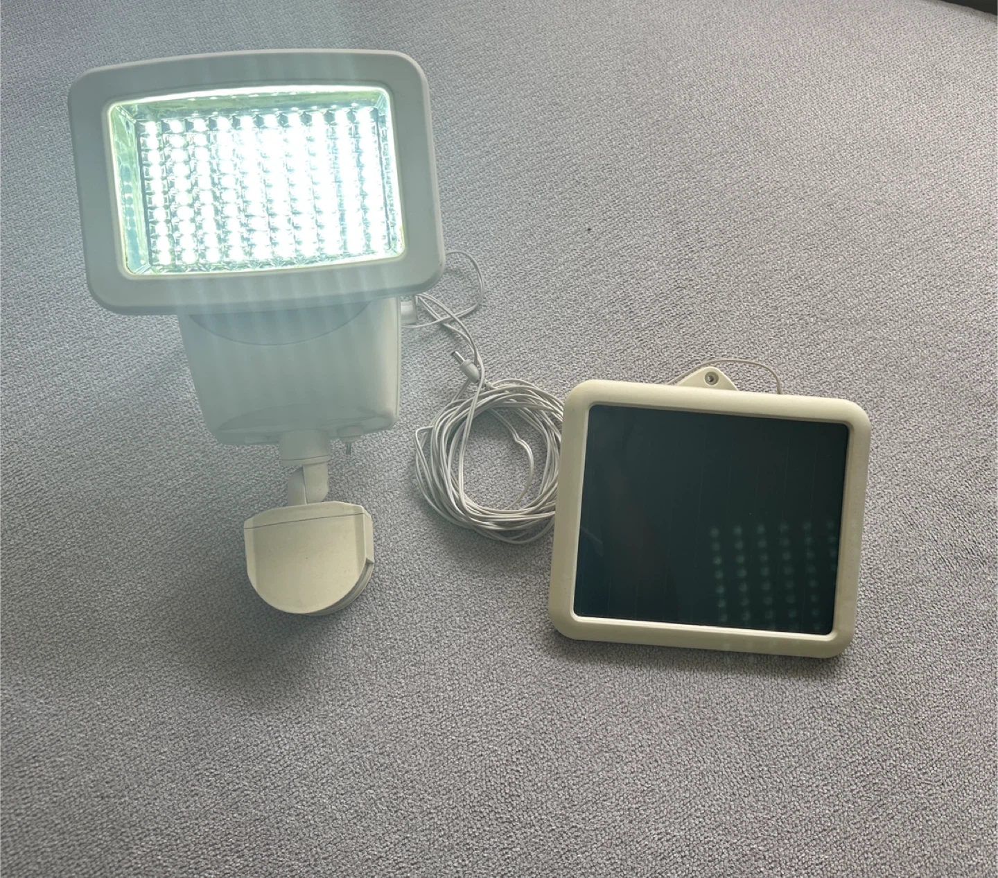 Solar Motion Sensor LED Flood Light with Separate Solar Panel - photo 2
