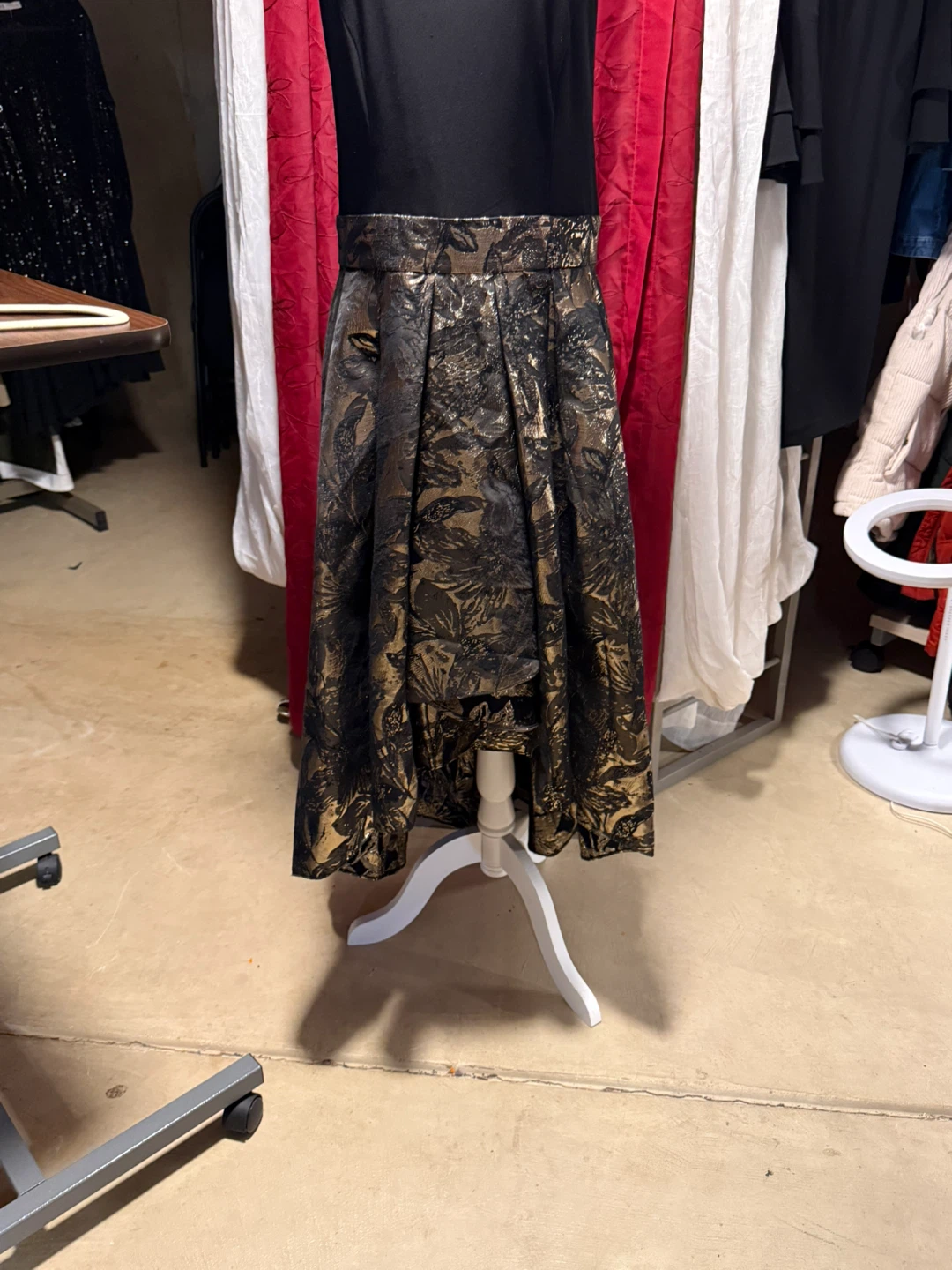 Black & Gold Floral Print High-Low Midi Skirt - photo 4