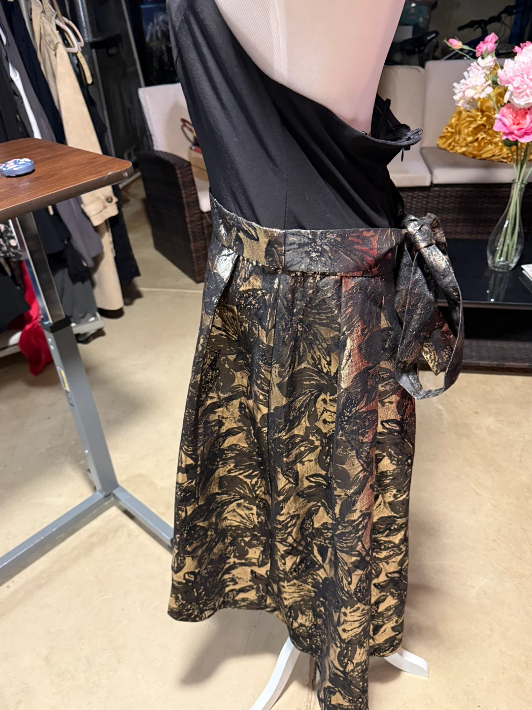 Black & Gold Floral Print High-Low Midi Skirt - photo 5