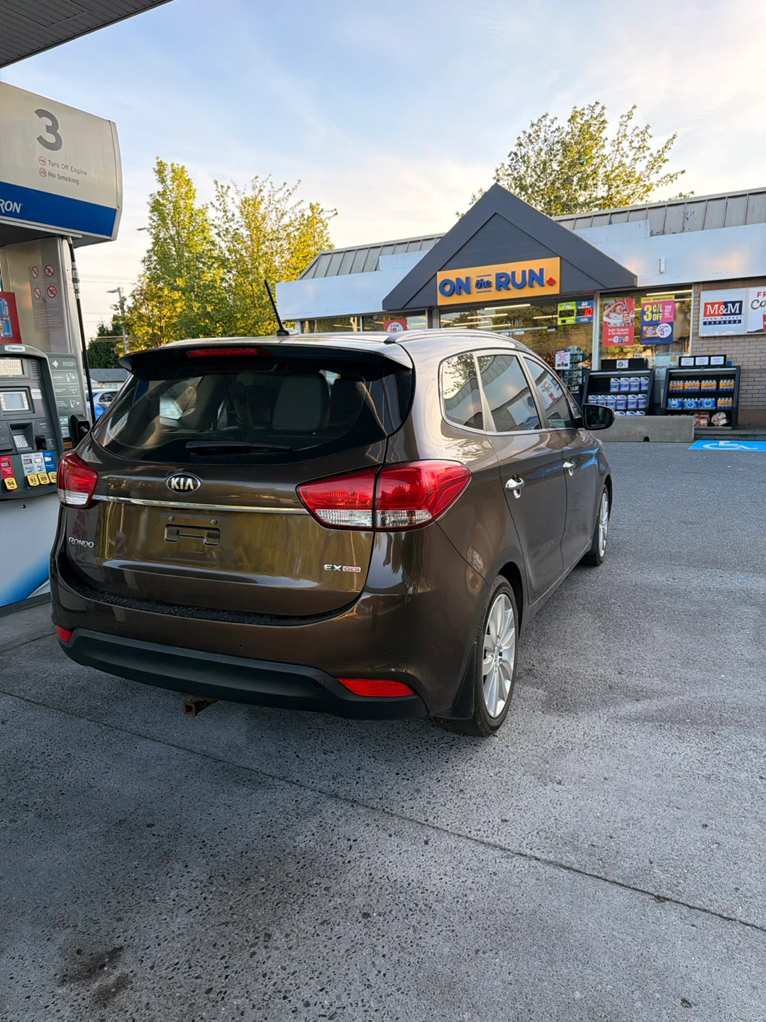 2015 Kia Rondo - 7 Seats - photo 3