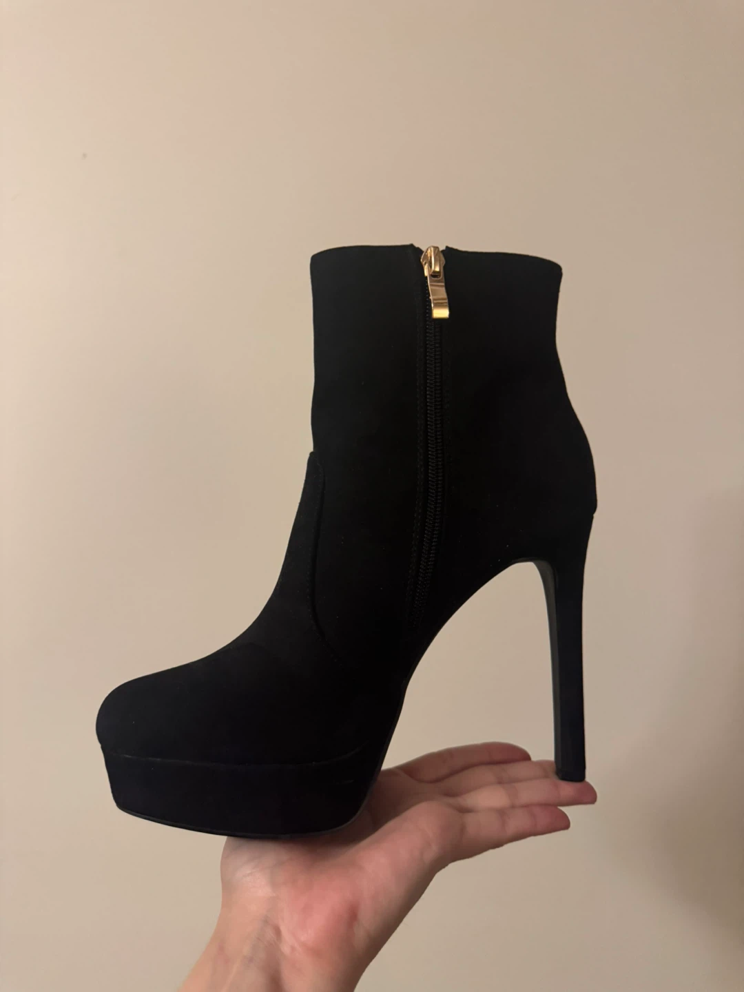 Black Stiletto Heels - Size 8 - READ DESCRIPTION