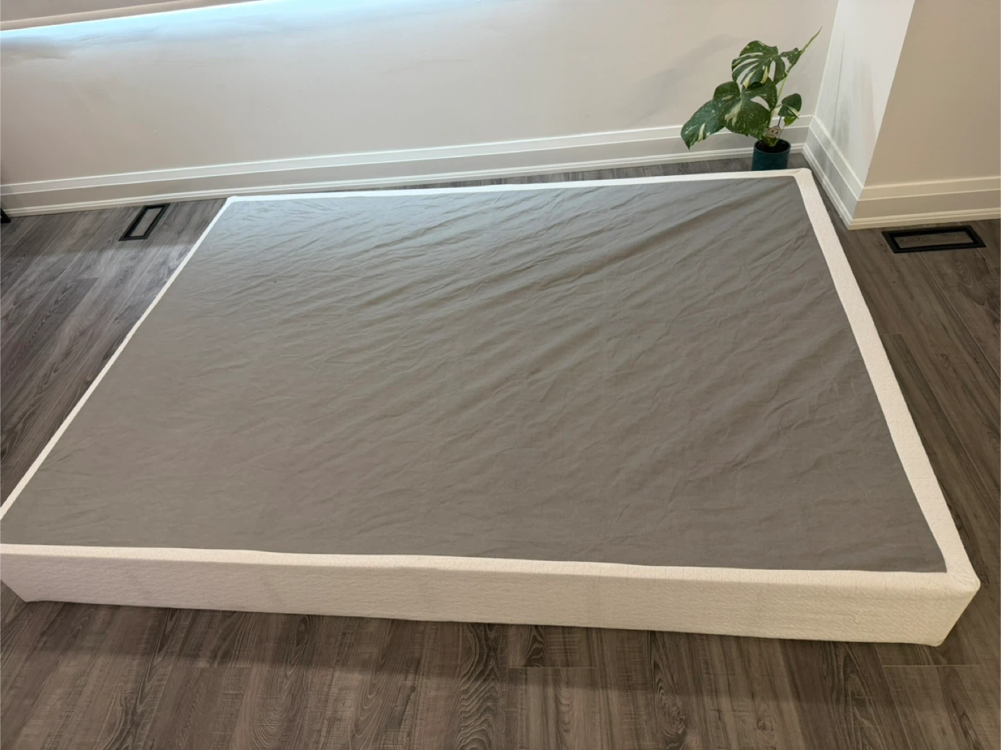 Queen size bed frame with cover - photo 2