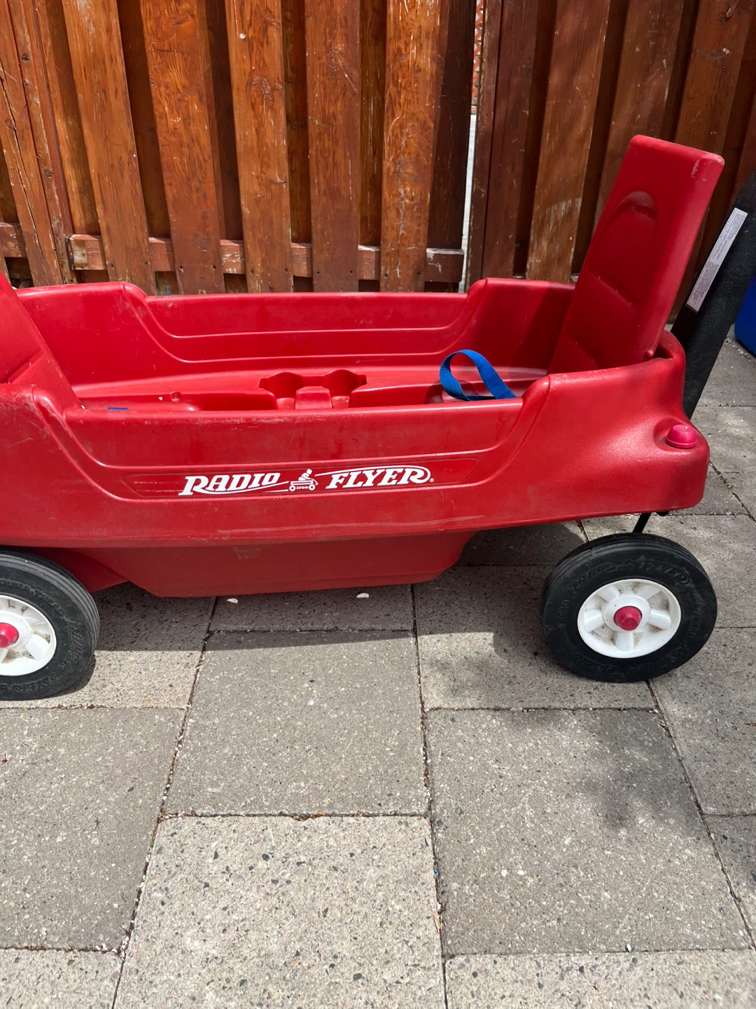 Radio Flyer Little Red Wagon - photo 2