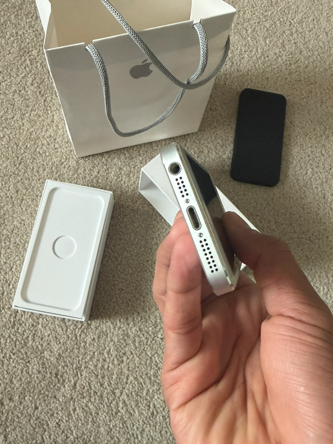Apple iPhone 5s (Silver) with Box and Accessories - photo 5