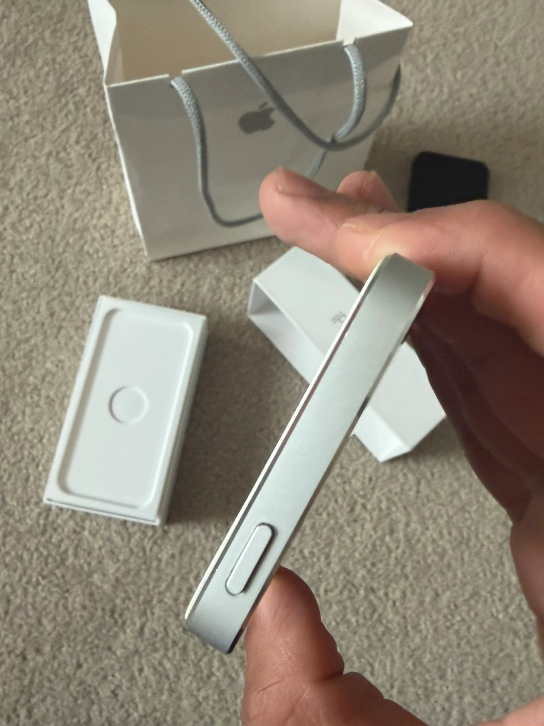 Apple iPhone 5s (Silver) with Box and Accessories - photo 3