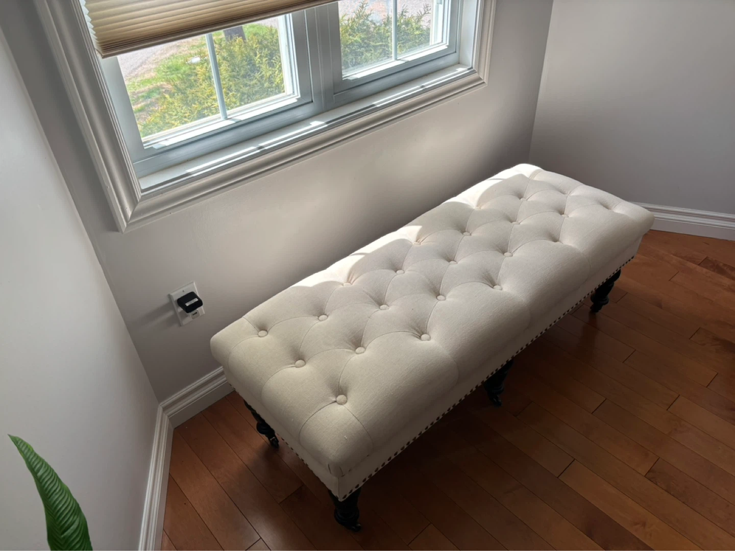 Gorgeous 6-Leg Tufted Upholstered Bench with Wheels - photo 2