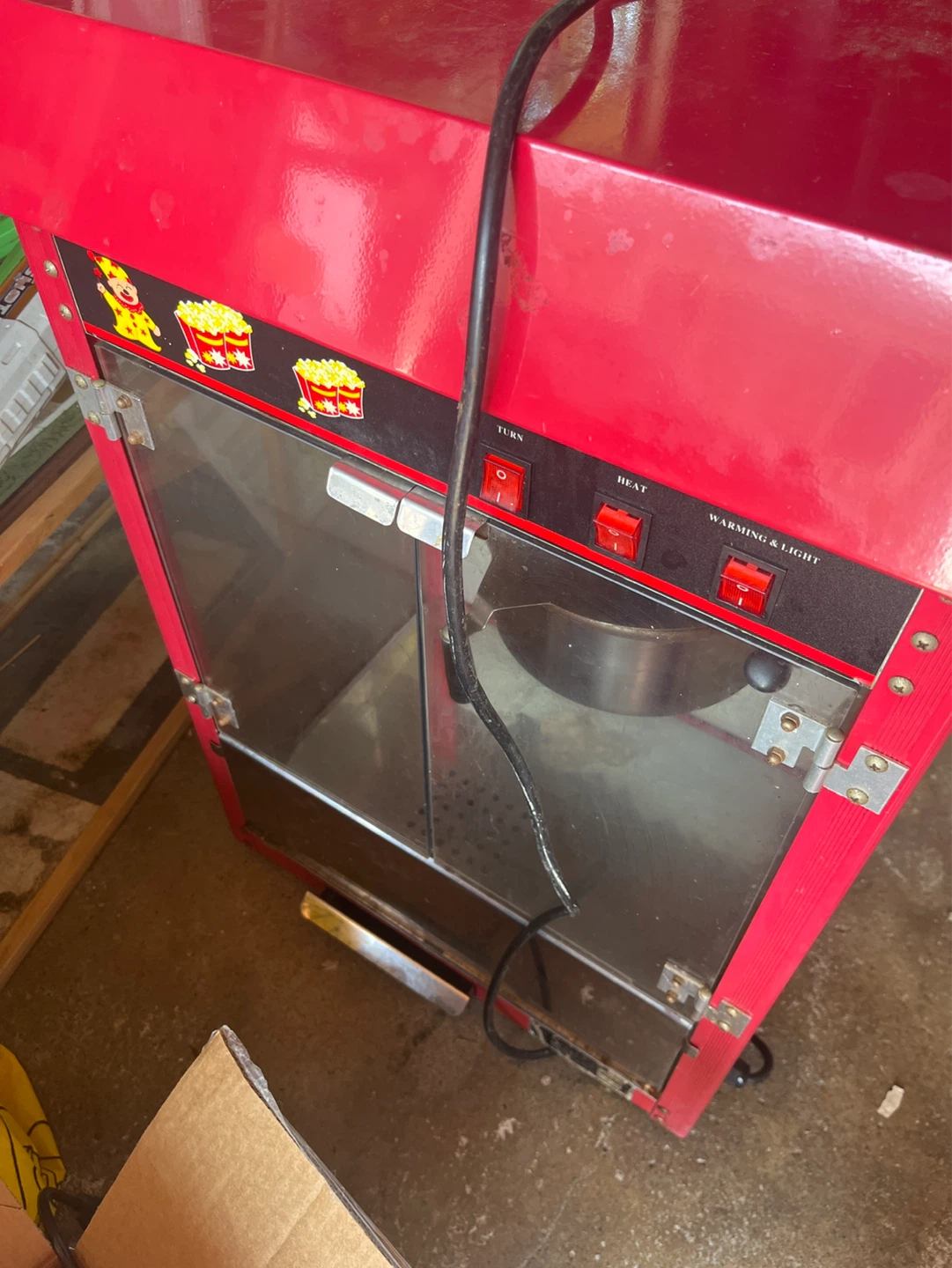 MOVING SALE! Red Popcorn Machine - photo 3