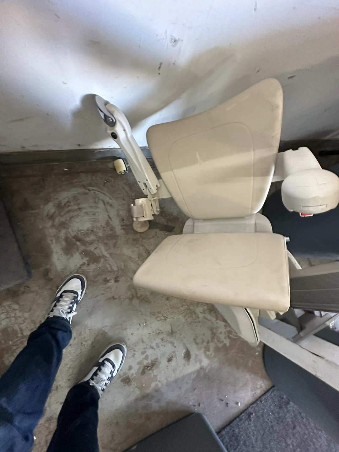 Handicare 1100 straight Stair Lift - photo 5