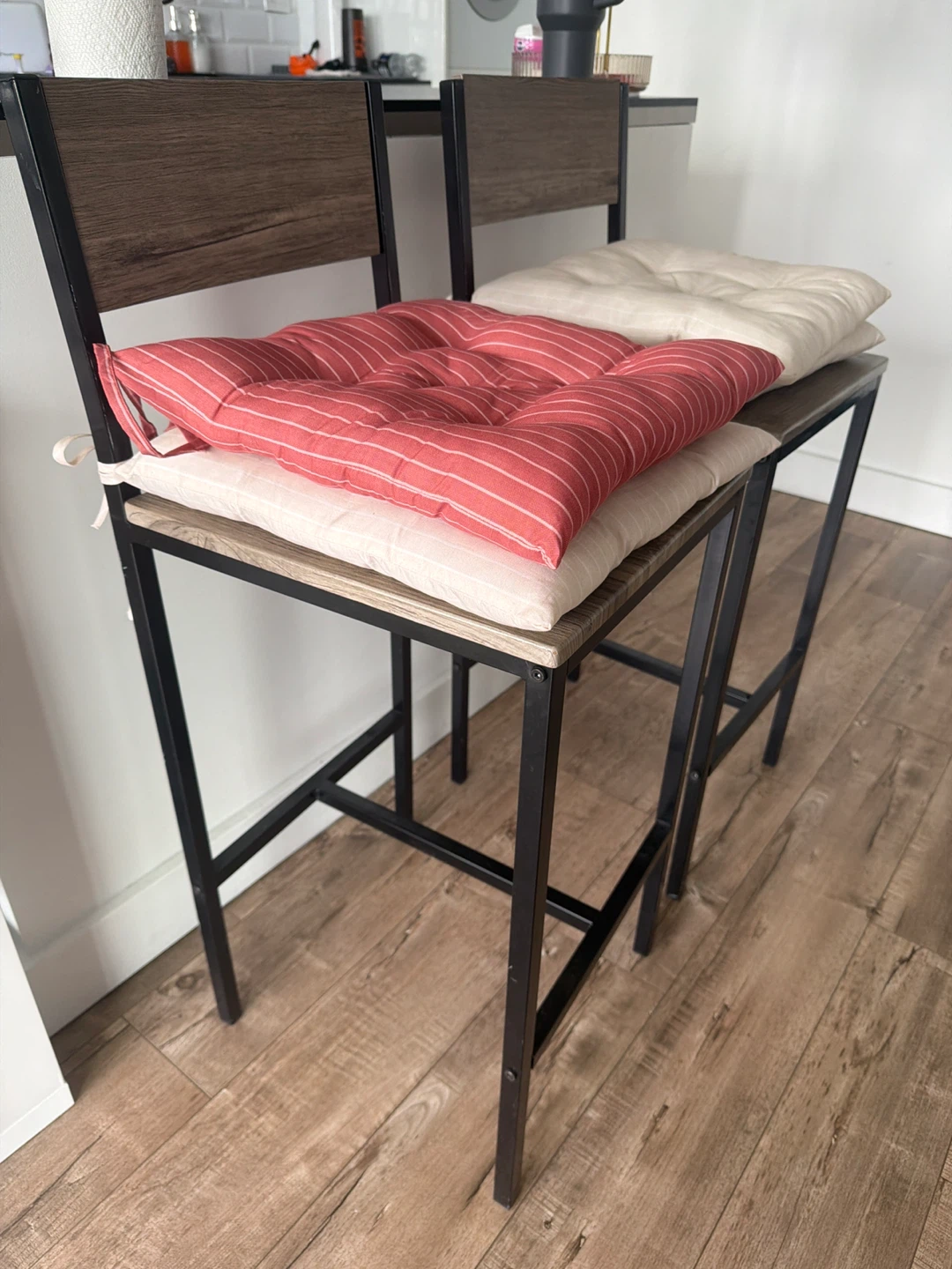Set of 2 Modern Bar Stools with Cushions