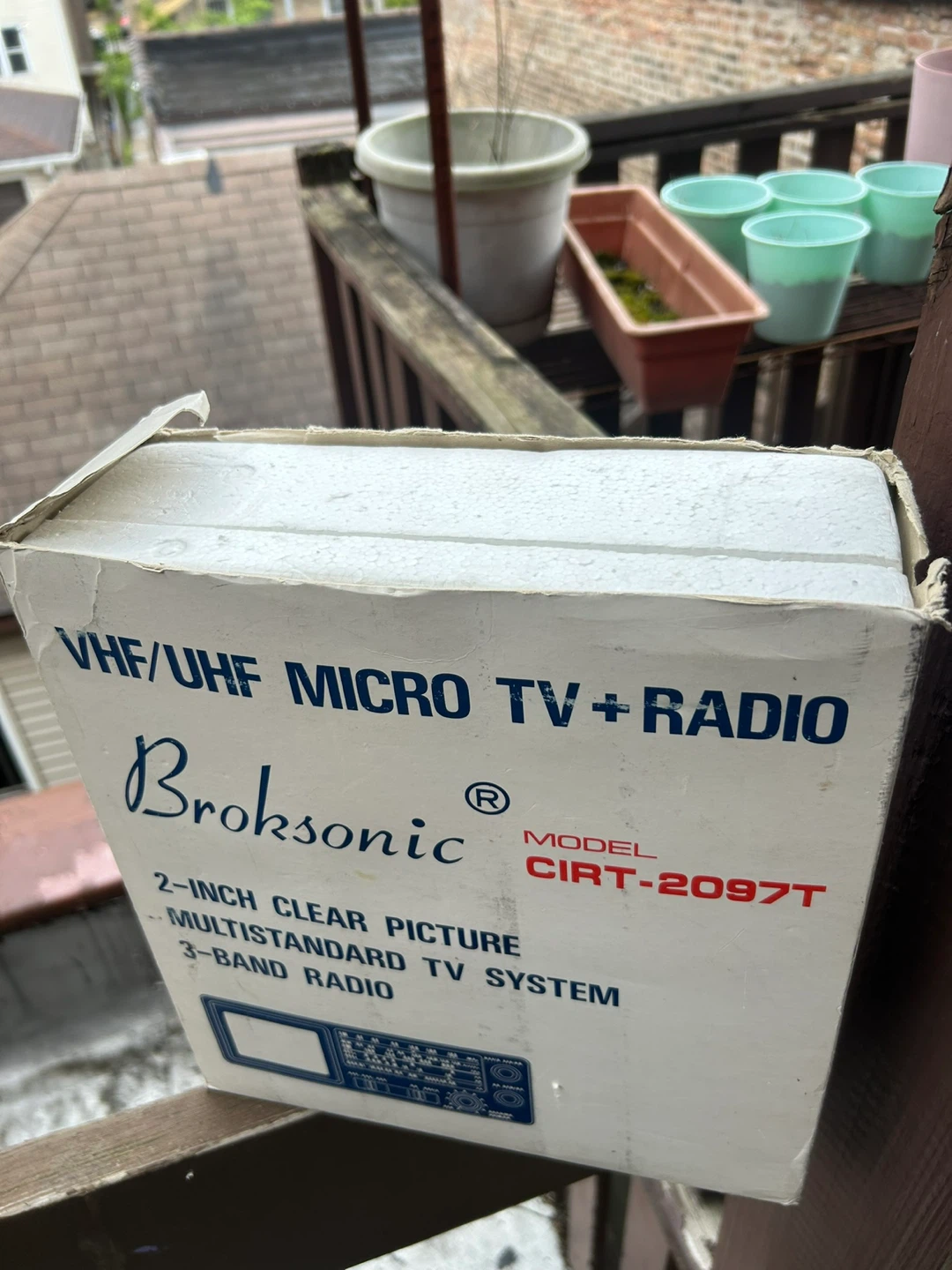 Broksonic CIRT-2097T VHF/UHF Micro TV + Radio - photo 3