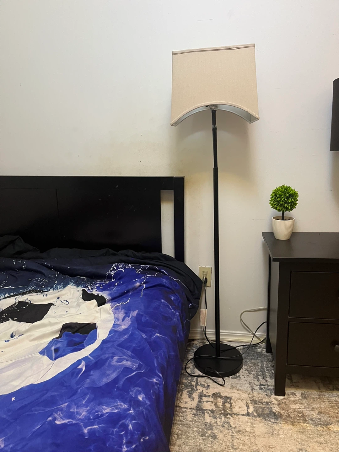Black Floor Lamp with Beige Shade - photo 4