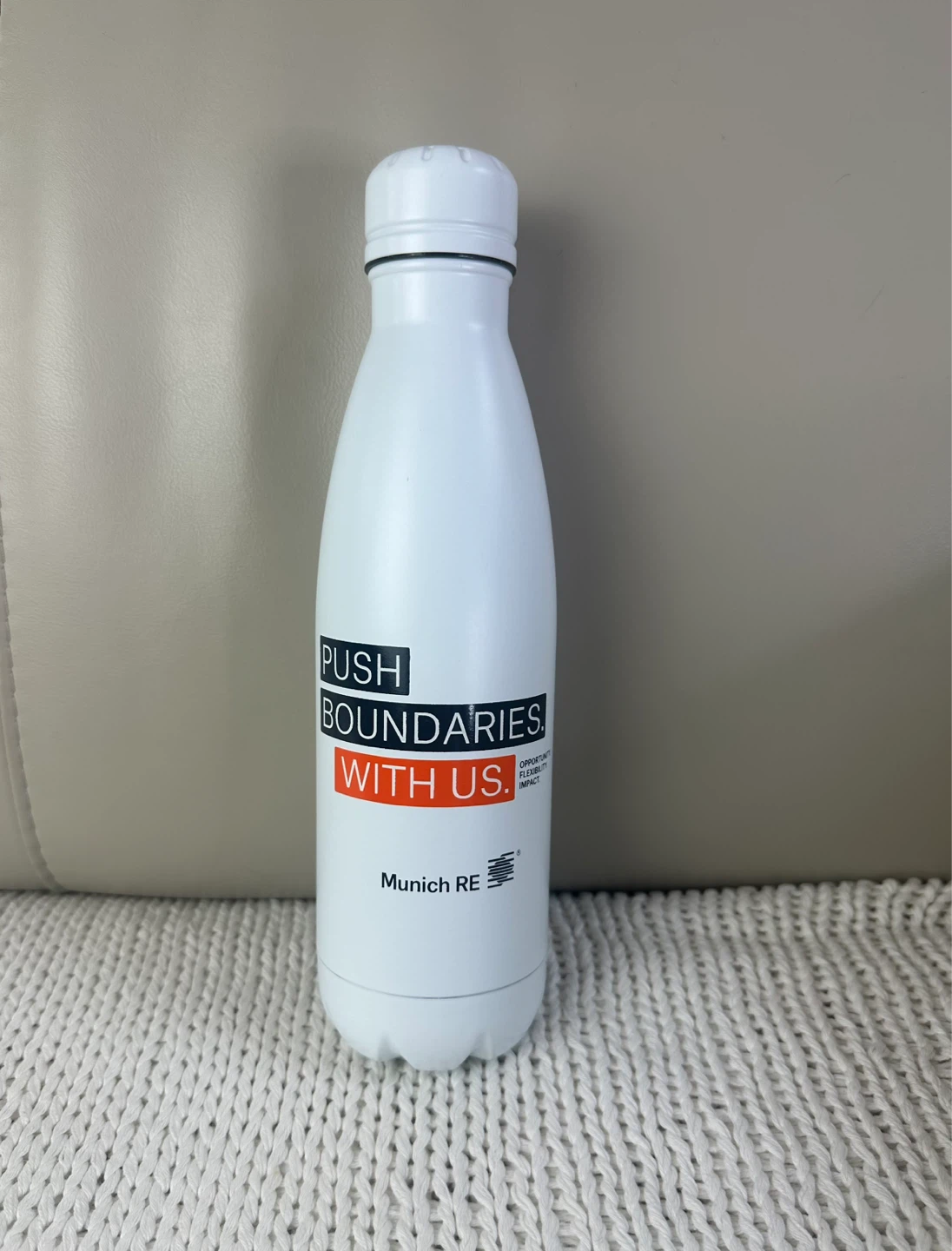 Leed's Swell-type water bottle 17oz White Insulated cold / hot