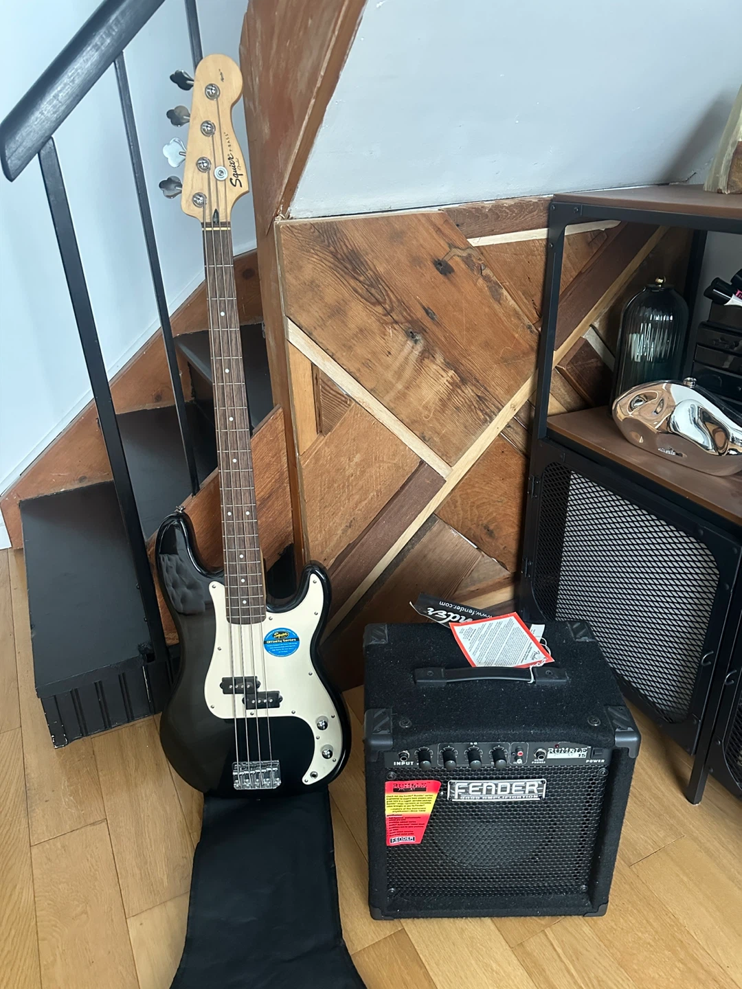 NEW FENDER P BASS SQUIRE AFFINITY SERIES + CASE + RUMBLE 15 AMP
