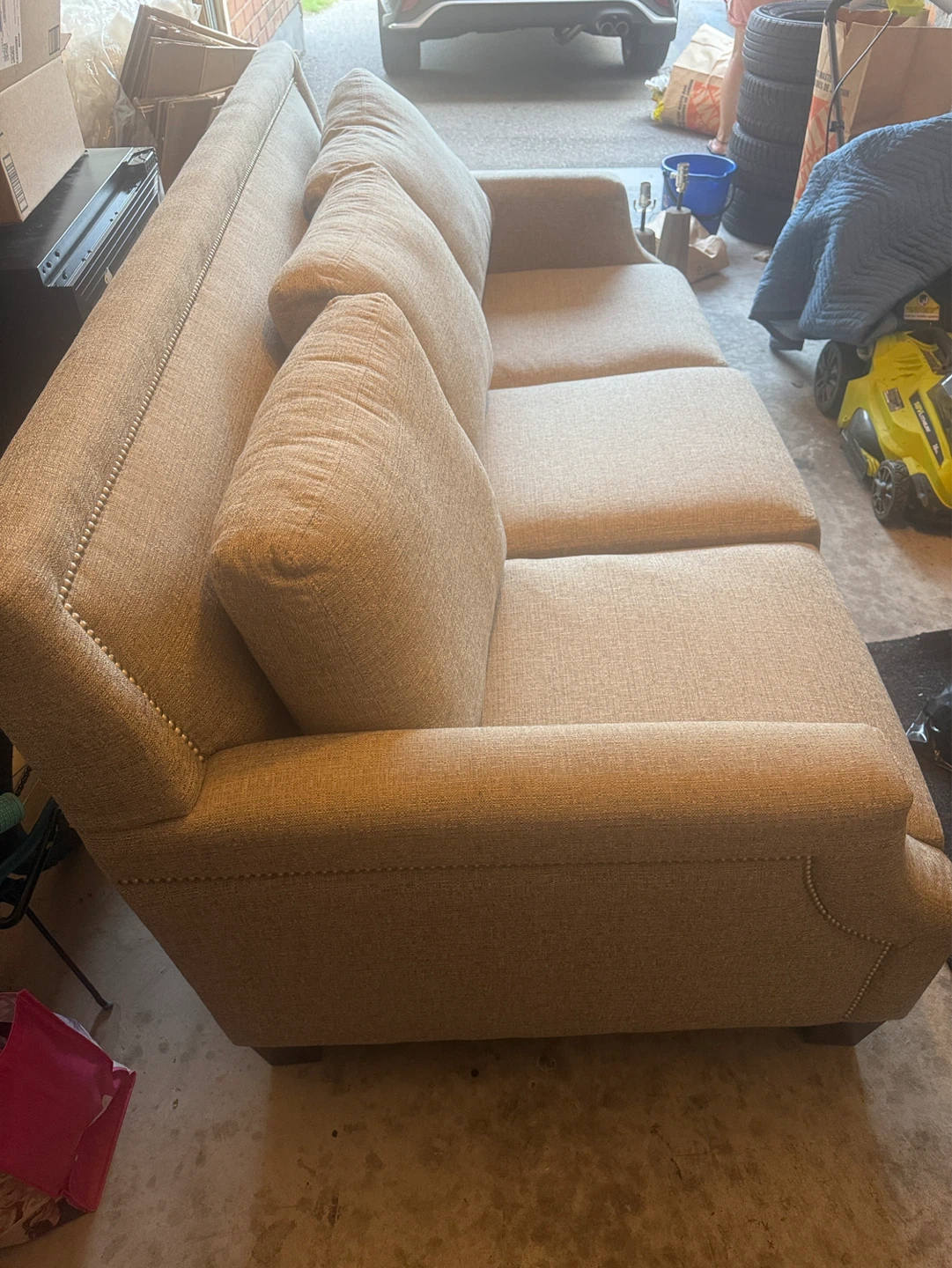 Three-seater couch with decorative studs - photo 2