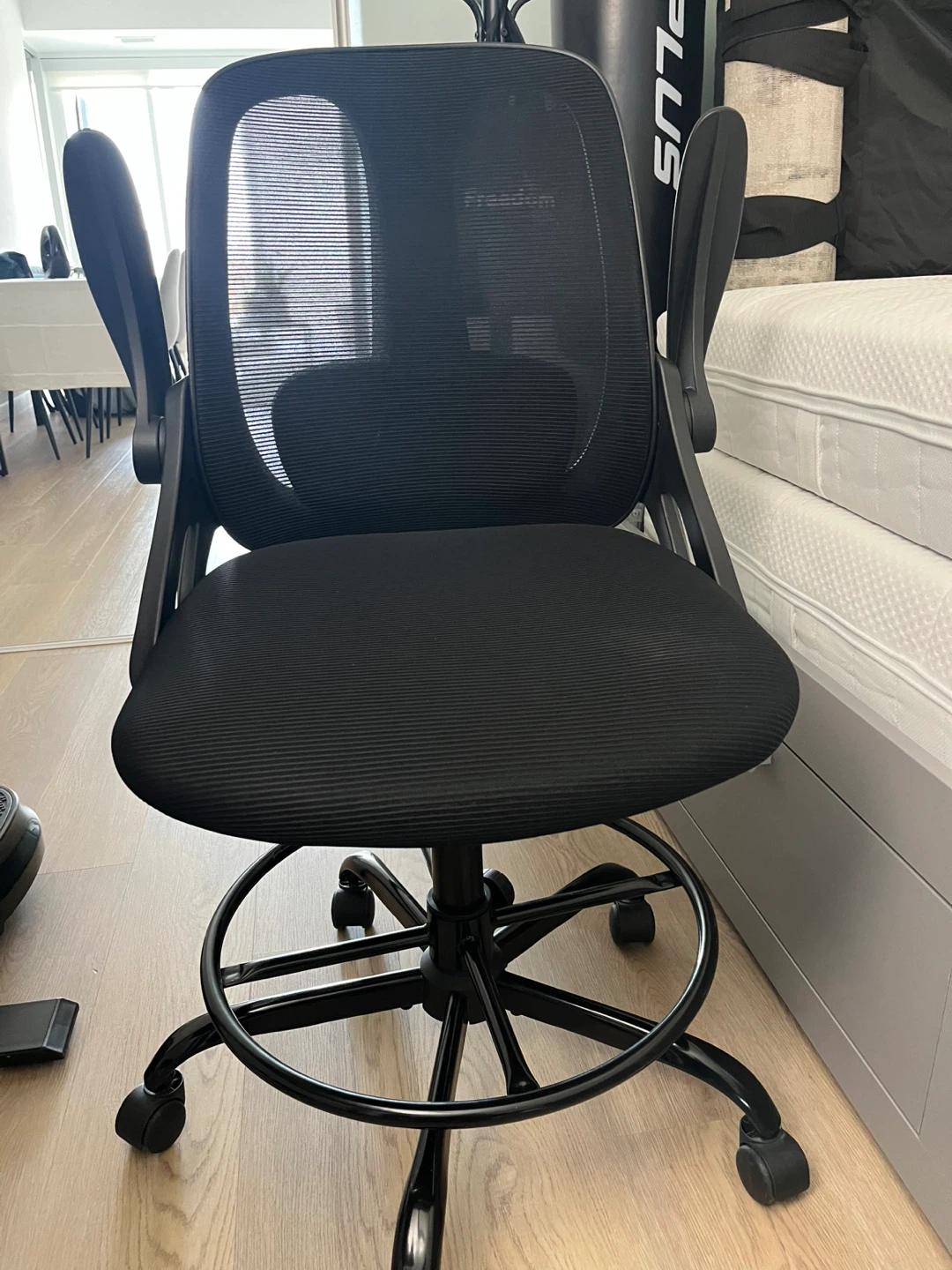Black mesh office chair - photo 2
