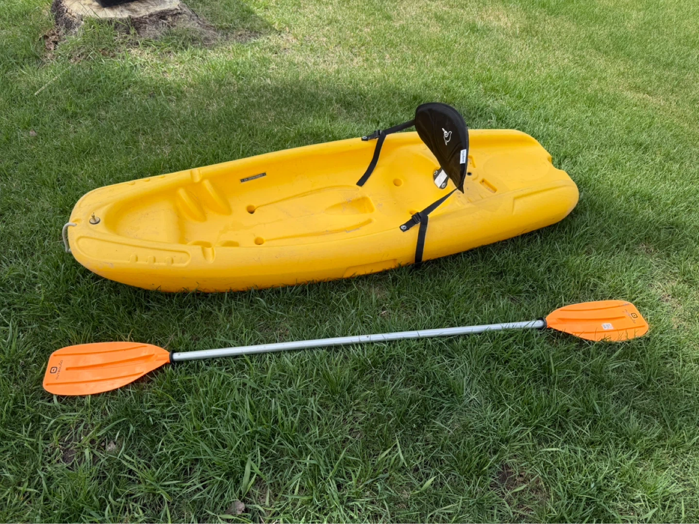 6ft youth kayak with added backrest - photo 2