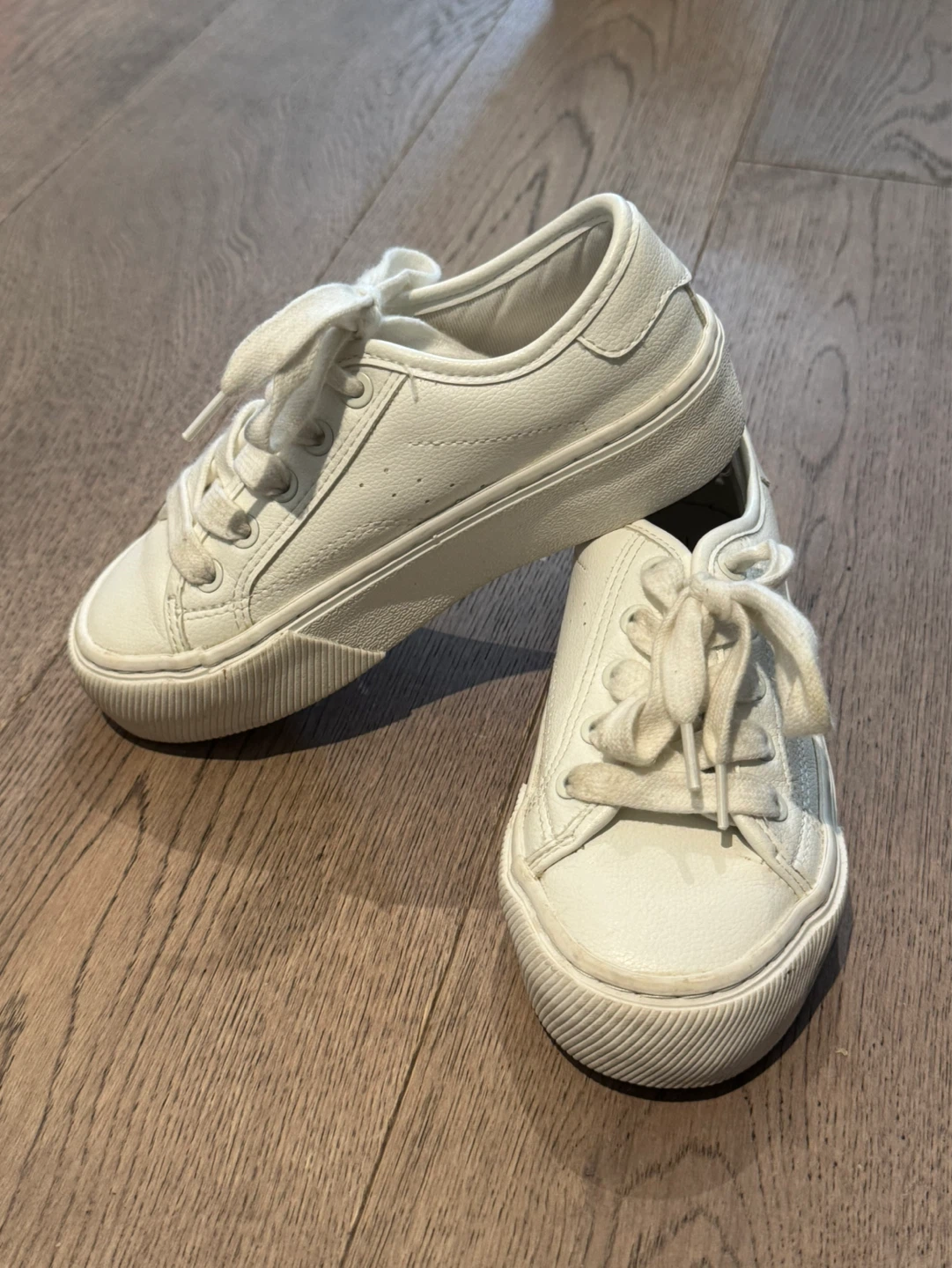 Zara White Lace-Up Sneakers - Size 25