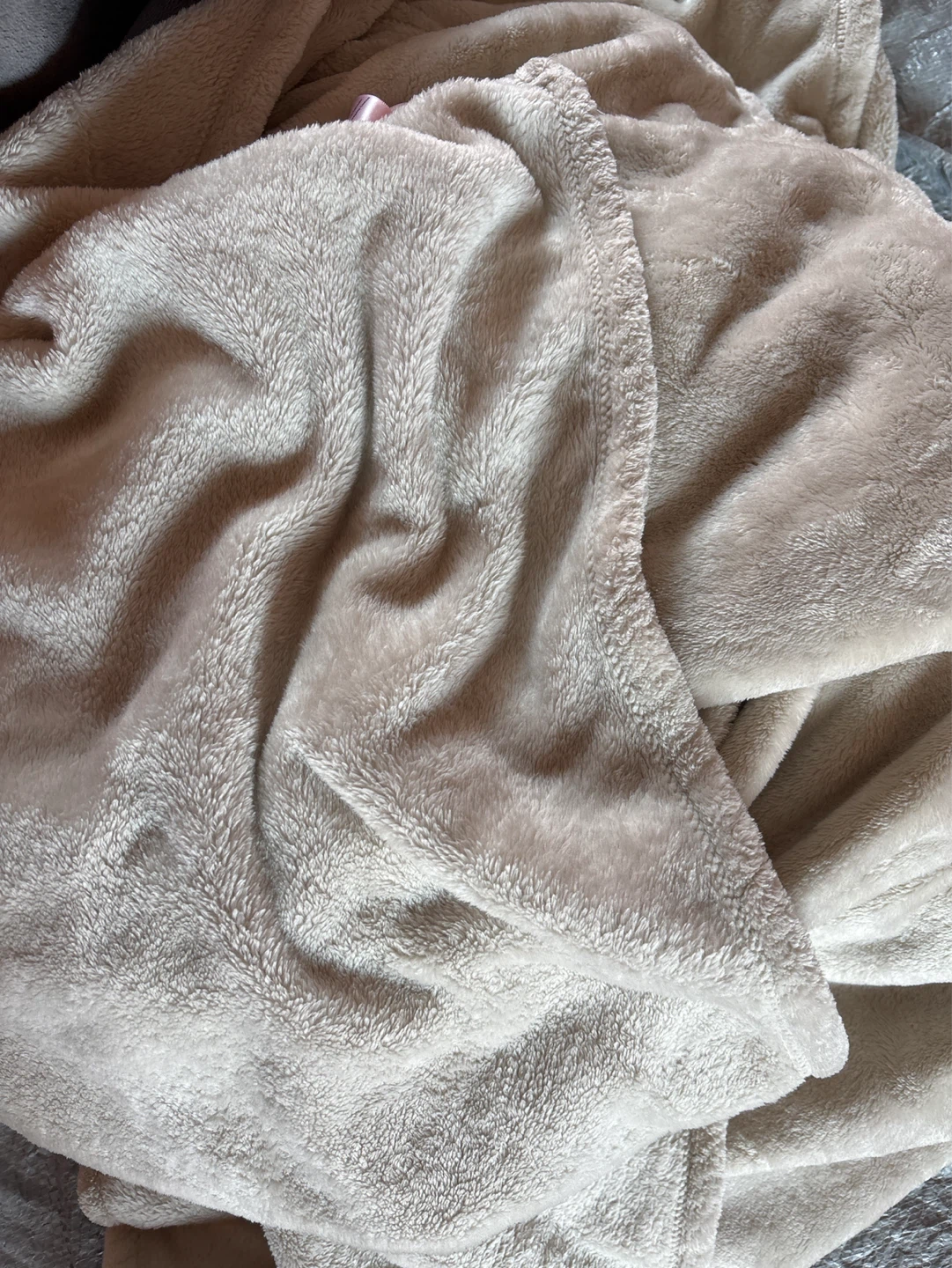 NWOT Kate Spade New York Queen Blanket
