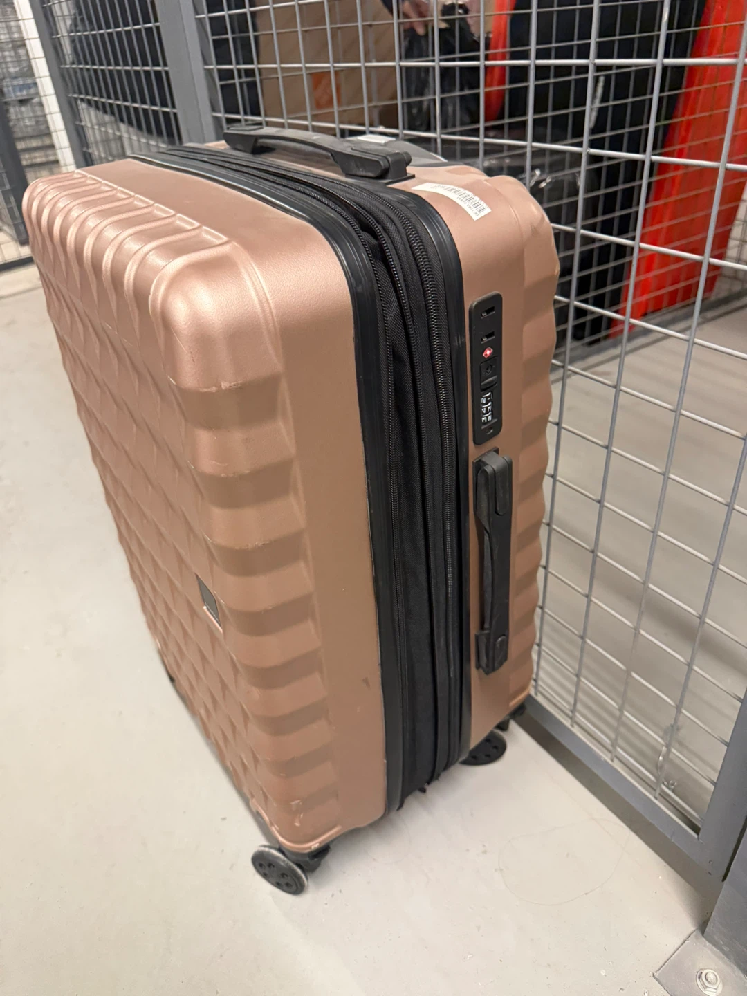 Bagaggio Rose Gold Hardside Spinner Suitcase